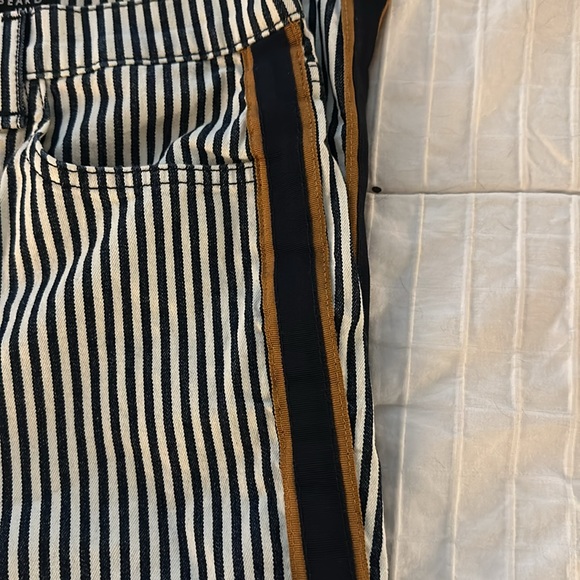 Veronica Beard navy white stripe Carolyn 10 in baby boot cut jean - Picture 3 of 6